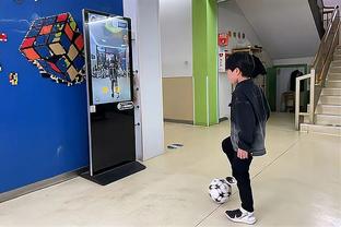 Ole: Nghệ sĩ tạo ra những bức tranh bùn ba thế hệ của Messi ở Kempes Maradona, trưng bày trên toàn thế giới